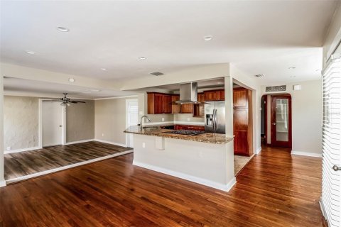 Casa en alquiler en Saint Petersburg, Florida, 2 dormitorios, 94.2 m2 № 1593430 - foto 3