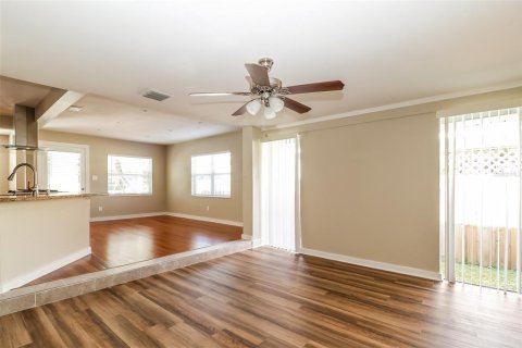 Casa en alquiler en Saint Petersburg, Florida, 2 dormitorios, 94.2 m2 № 1593430 - foto 8