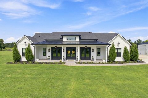 Casa en Dade City, Florida 5 dormitorios, 274.99 m2 № 2347499