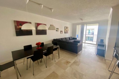 Condominio en venta en Sunny Isles Beach, Florida, 2 dormitorios, 84.26 m2 № 2168044 - foto 3