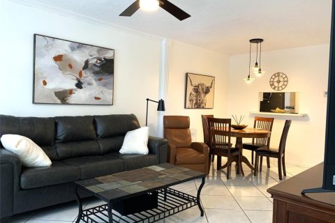 Condo in Lauderdale Lakes, Florida, 1 bedroom  № 2350810