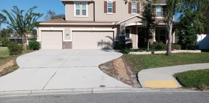 House in Jacksonville, Florida 6 bedrooms, 307.6 sq.m. № 770292