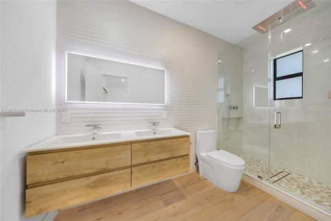 House in Miami Shores, Florida 3 bedrooms, 145.11 sq.m. № 1971536 - photo 17