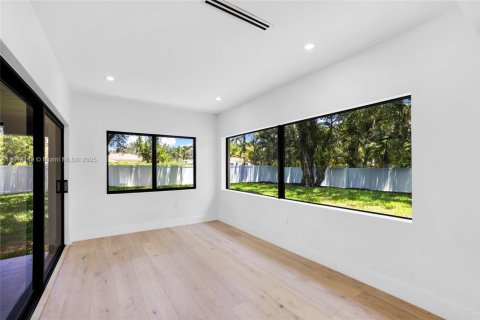 House in Miami Shores, Florida 3 bedrooms, 145.11 sq.m. № 1971536 - photo 13