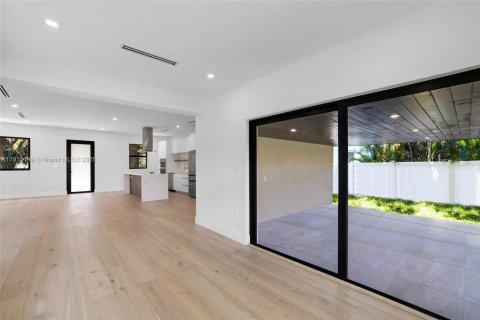 House in Miami Shores, Florida 3 bedrooms, 145.11 sq.m. № 1971536 - photo 11