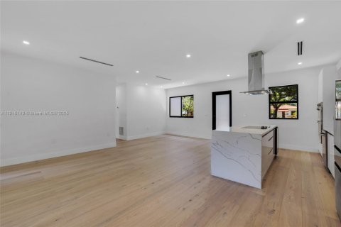 House in Miami Shores, Florida 3 bedrooms, 145.11 sq.m. № 1971536 - photo 12