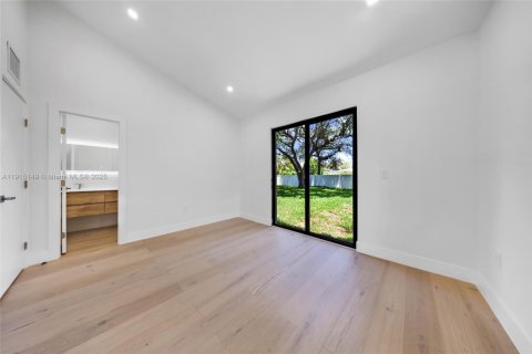 House in Miami Shores, Florida 3 bedrooms, 145.11 sq.m. № 1971536 - photo 25