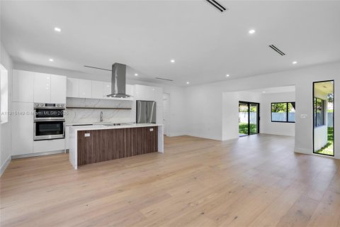 House in Miami Shores, Florida 3 bedrooms, 145.11 sq.m. № 1971536 - photo 2