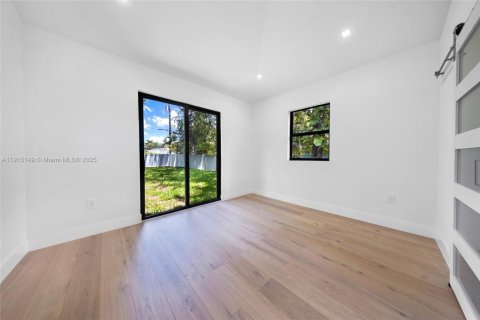 House in Miami Shores, Florida 3 bedrooms, 145.11 sq.m. № 1971536 - photo 24