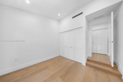 House in Miami Shores, Florida 3 bedrooms, 145.11 sq.m. № 1971536 - photo 28