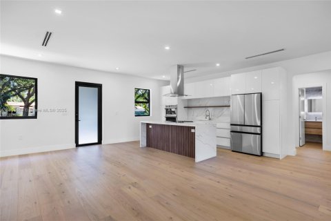 House in Miami Shores, Florida 3 bedrooms, 145.11 sq.m. № 1971536 - photo 15