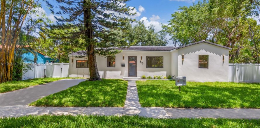 House in Miami Shores, Florida 3 bedrooms, 145.11 sq.m. № 1971536