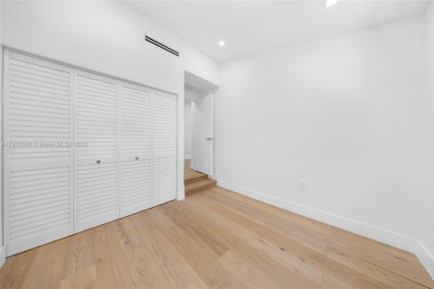 House in Miami Shores, Florida 3 bedrooms, 145.11 sq.m. № 1971536 - photo 29