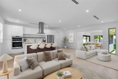 House in Miami Shores, Florida 3 bedrooms, 145.11 sq.m. № 1971536 - photo 4