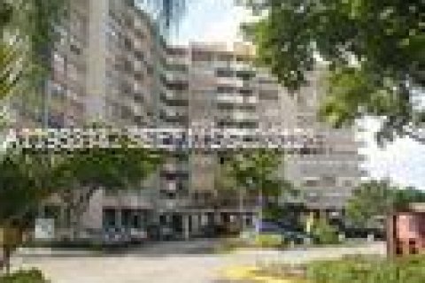 Condominio en alquiler en Miami, Florida, 2 dormitorios, 116.78 m2 № 2153610 - foto 19