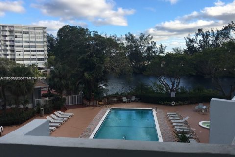 Condominio en alquiler en Miami, Florida, 2 dormitorios, 116.78 m2 № 2153610 - foto 28