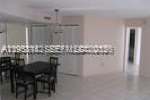 Condominio en alquiler en Miami, Florida, 2 dormitorios, 116.78 m2 № 2153610 - foto 14