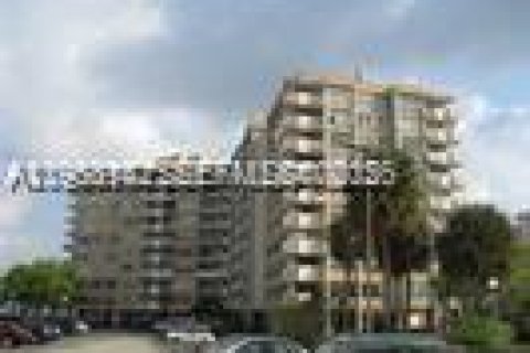 Condominio en alquiler en Miami, Florida, 2 dormitorios, 116.78 m2 № 2153610 - foto 18
