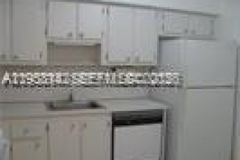 Condominio en alquiler en Miami, Florida, 2 dormitorios, 116.78 m2 № 2153610 - foto 11