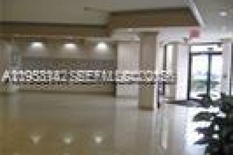 Condominio en alquiler en Miami, Florida, 2 dormitorios, 116.78 m2 № 2153610 - foto 2