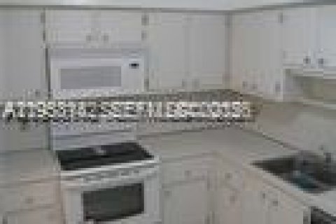 Condominio en alquiler en Miami, Florida, 2 dormitorios, 116.78 m2 № 2153610 - foto 12