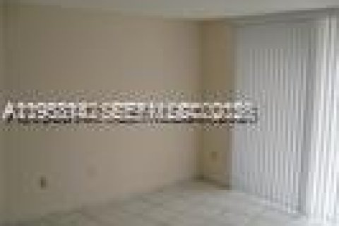 Condominio en alquiler en Miami, Florida, 2 dormitorios, 116.78 m2 № 2153610 - foto 8