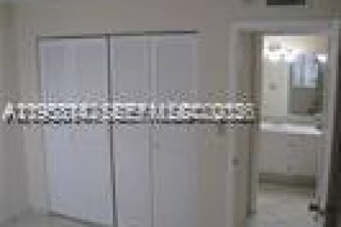 Condominio en alquiler en Miami, Florida, 2 dormitorios, 116.78 m2 № 2153610 - foto 10
