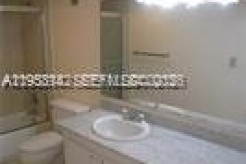Condominio en alquiler en Miami, Florida, 2 dormitorios, 116.78 m2 № 2153610 - foto 6