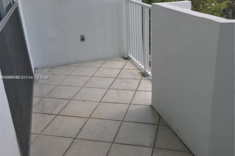 Condominio en alquiler en Miami, Florida, 2 dormitorios, 116.78 m2 № 2153610 - foto 29