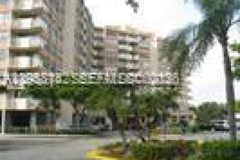 Condominio en Miami, Florida, 2 dormitorios  № 2153610