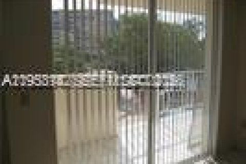 Condominio en alquiler en Miami, Florida, 2 dormitorios, 116.78 m2 № 2153610 - foto 16