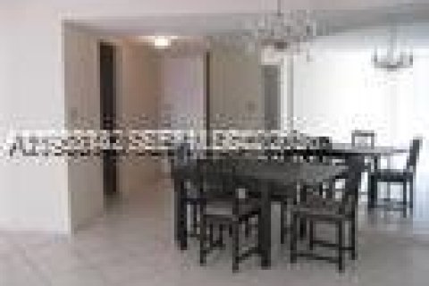 Condominio en alquiler en Miami, Florida, 2 dormitorios, 116.78 m2 № 2153610 - foto 15