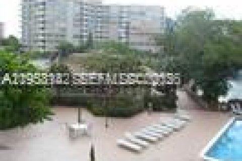 Condominio en alquiler en Miami, Florida, 2 dormitorios, 116.78 m2 № 2153610 - foto 4
