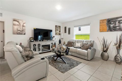 Villa ou maison à vendre à Poinciana, Floride: 3 chambres, 134.24 m2 № 2290697 - photo 10