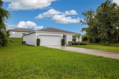 Villa ou maison à vendre à Poinciana, Floride: 3 chambres, 134.24 m2 № 2290697 - photo 4