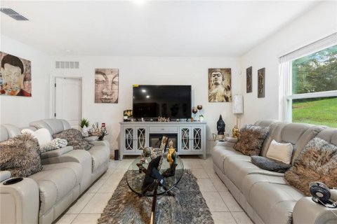 Villa ou maison à vendre à Poinciana, Floride: 3 chambres, 134.24 m2 № 2290697 - photo 9