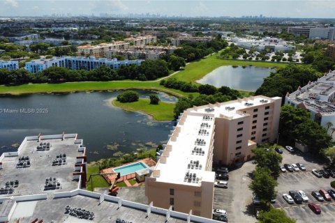 Condo in Miami, Florida, 1 bedroom  № 1892493 - photo 20