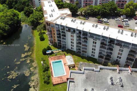 Condo in Miami, Florida, 1 bedroom  № 1892493 - photo 21
