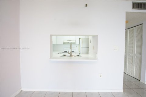 Condo in Miami, Florida, 1 bedroom  № 1892493 - photo 6