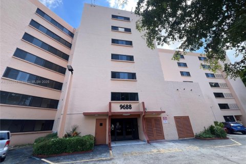 Condo in Miami, Florida, 1 bedroom  № 1892493 - photo 18