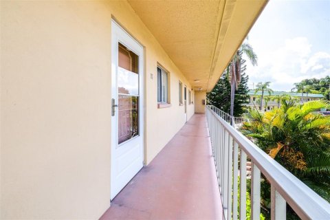 Condominio en venta en Clearwater, Florida, 1 dormitorio, 56.21 m2 № 1906165 - foto 2