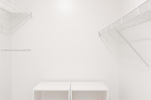 Townhouse in Miramar, Florida 2 bedrooms, 98.48 sq.m. № 1942532 - photo 17