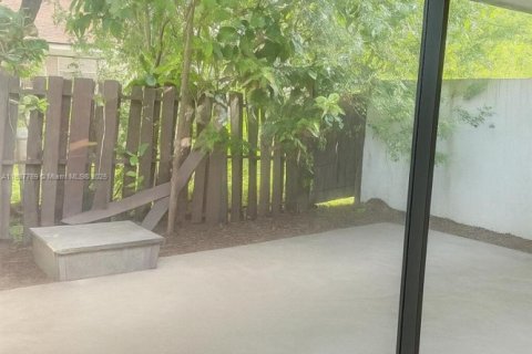 Townhouse in Miramar, Florida 2 bedrooms, 98.48 sq.m. № 1942532 - photo 22