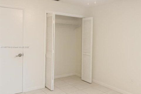 Townhouse in Miramar, Florida 2 bedrooms, 98.48 sq.m. № 1942532 - photo 7