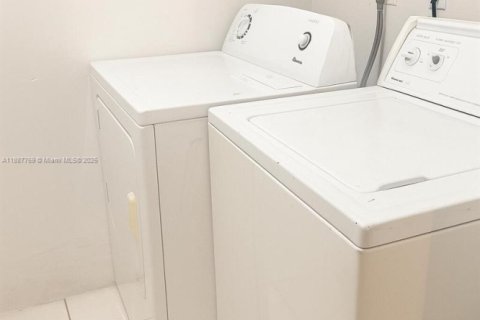 Townhouse in Miramar, Florida 2 bedrooms, 98.48 sq.m. № 1942532 - photo 20