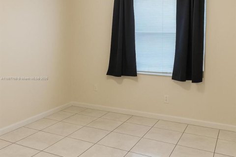 Townhouse in Miramar, Florida 2 bedrooms, 98.48 sq.m. № 1942532 - photo 8