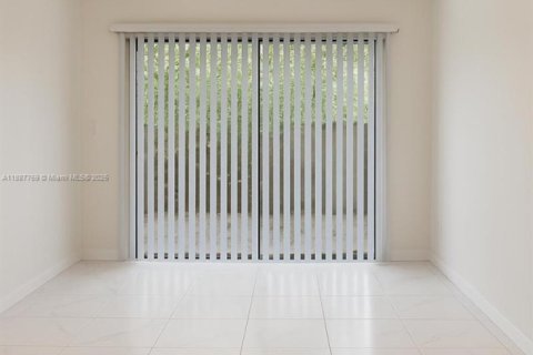 Townhouse in Miramar, Florida 2 bedrooms, 98.48 sq.m. № 1942532 - photo 9