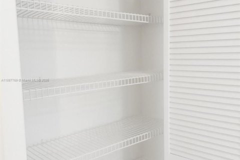 Townhouse in Miramar, Florida 2 bedrooms, 98.48 sq.m. № 1942532 - photo 18