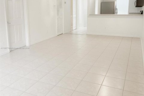 Townhouse in Miramar, Florida 2 bedrooms, 98.48 sq.m. № 1942532 - photo 6