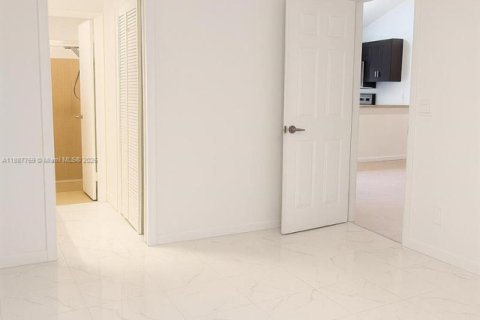 Townhouse in Miramar, Florida 2 bedrooms, 98.48 sq.m. № 1942532 - photo 10